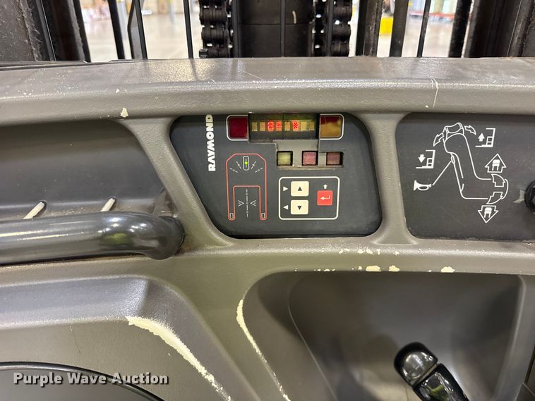 image for item ER0099 2016 Raymond 5600 order picker