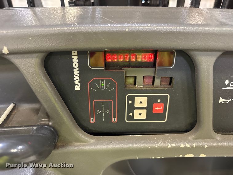 image for item ER0099 2016 Raymond 5600 order picker