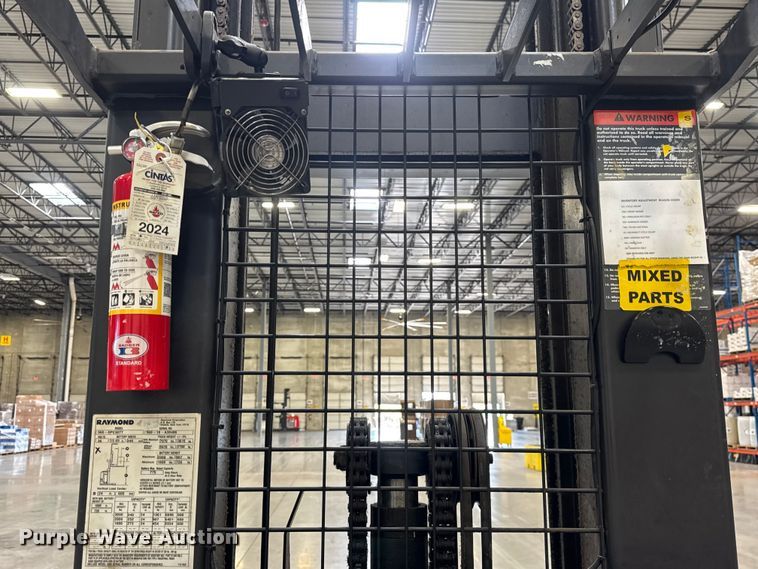 image for item ER0099 2016 Raymond 5600 order picker