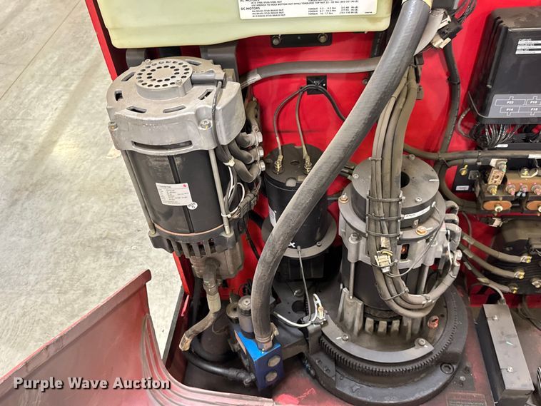 image for item ER0099 2016 Raymond 5600 order picker