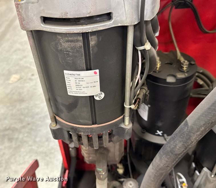 image for item ER0099 2016 Raymond 5600 order picker