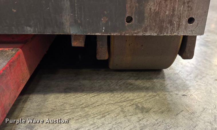 image for item ER0099 2016 Raymond 5600 order picker