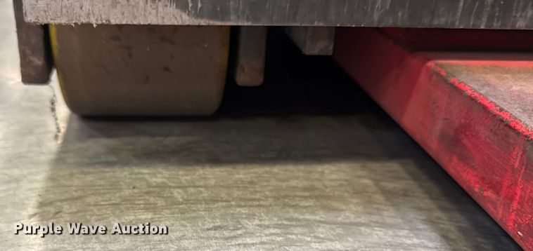 image for item ER0099 2016 Raymond 5600 order picker