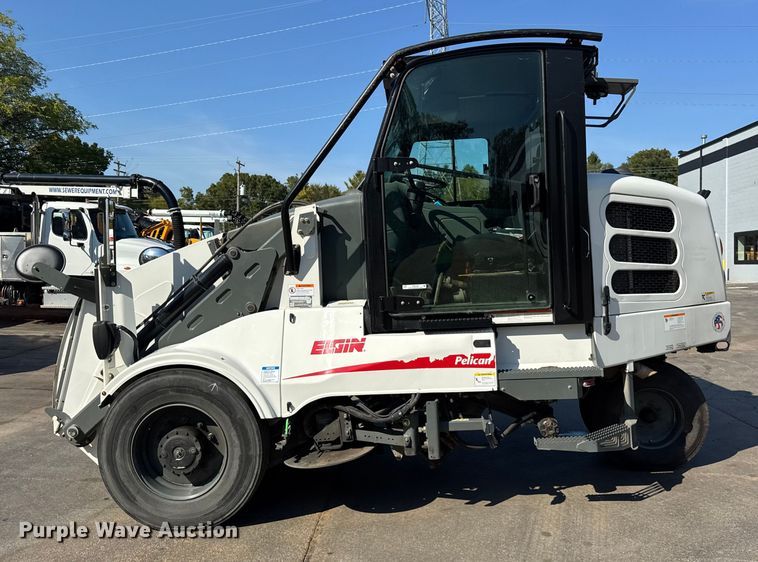 image for item ER0106 2013 Elgin Pelican Series NP street sweeper