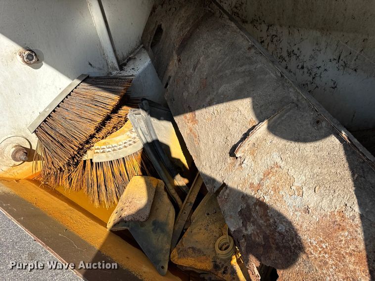 image for item ER0106 2013 Elgin Pelican Series NP street sweeper