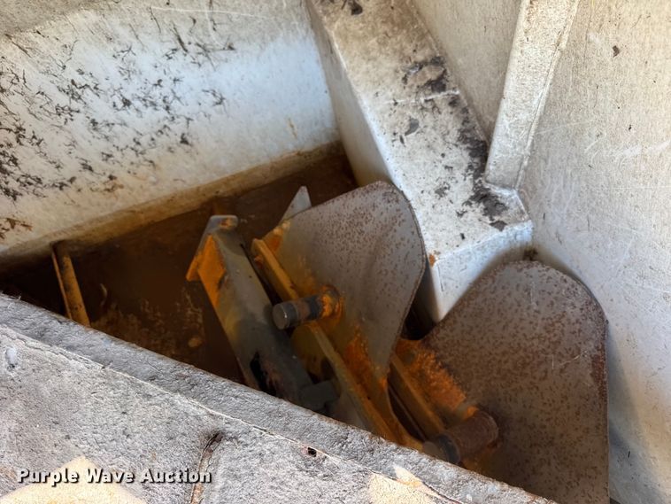 image for item ER0106 2013 Elgin Pelican Series NP street sweeper