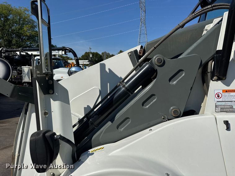 image for item ER0106 2013 Elgin Pelican Series NP street sweeper