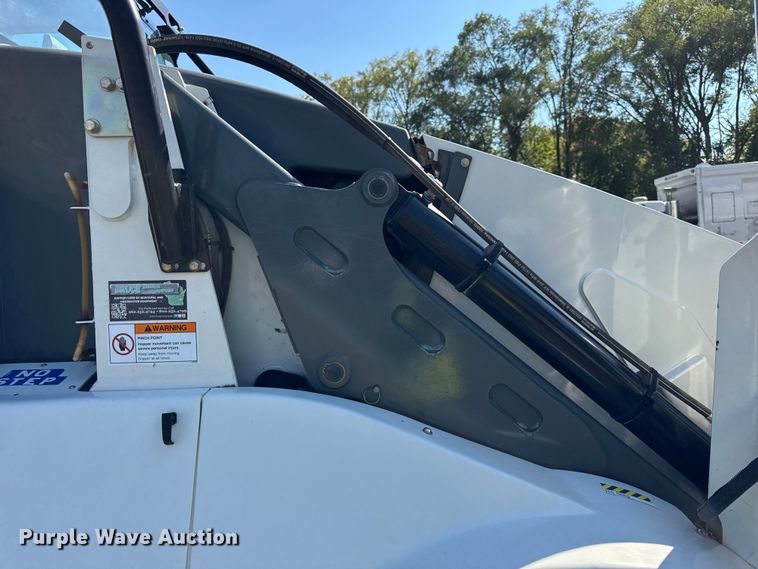 image for item ER0106 2013 Elgin Pelican Series NP street sweeper