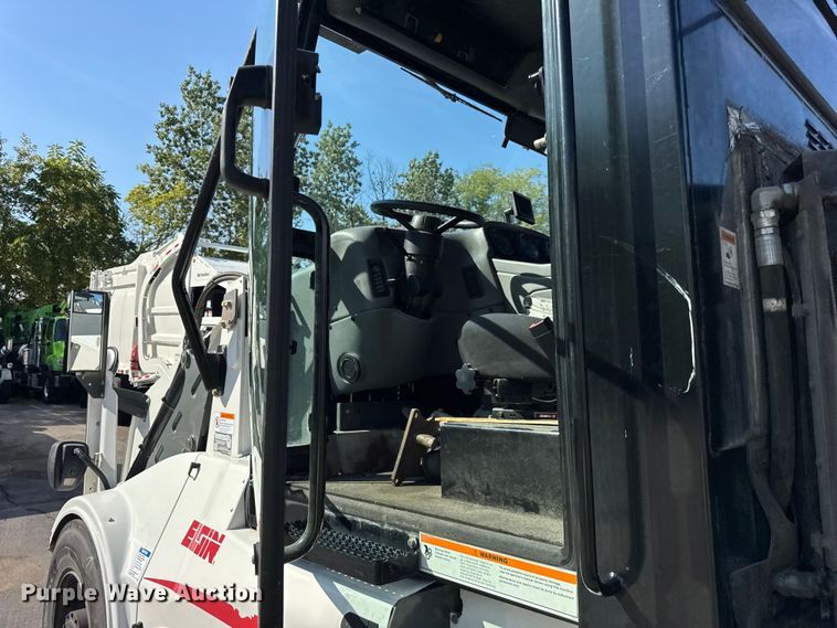 image for item ER0106 2013 Elgin Pelican Series NP street sweeper