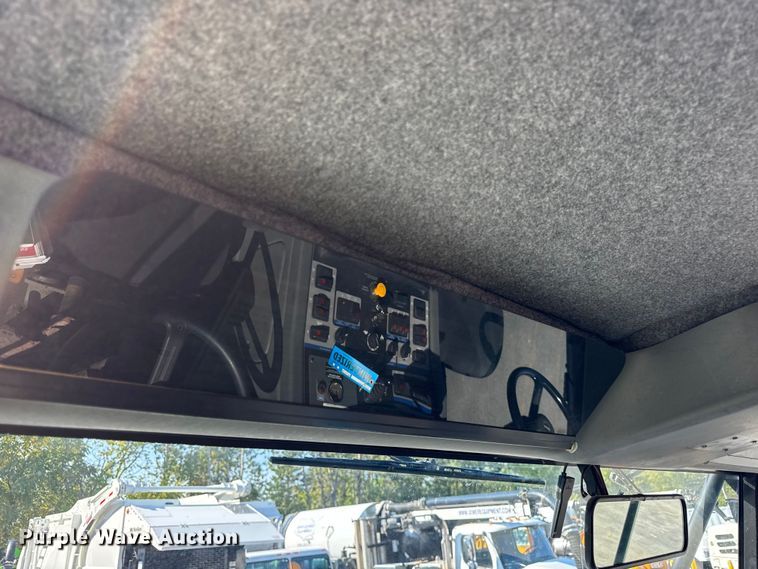 image for item ER0106 2013 Elgin Pelican Series NP street sweeper