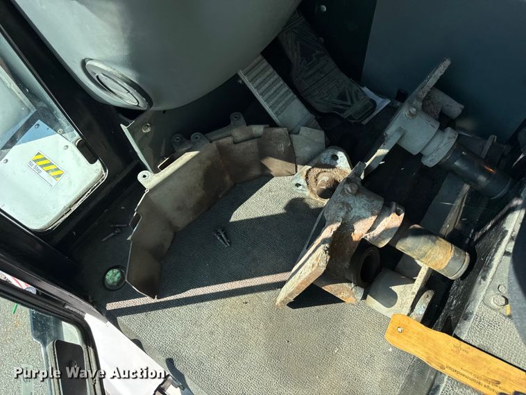 image for item ER0106 2013 Elgin Pelican Series NP street sweeper