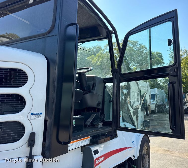 image for item ER0106 2013 Elgin Pelican Series NP street sweeper