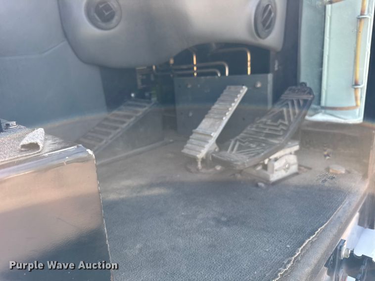 image for item ER0106 2013 Elgin Pelican Series NP street sweeper