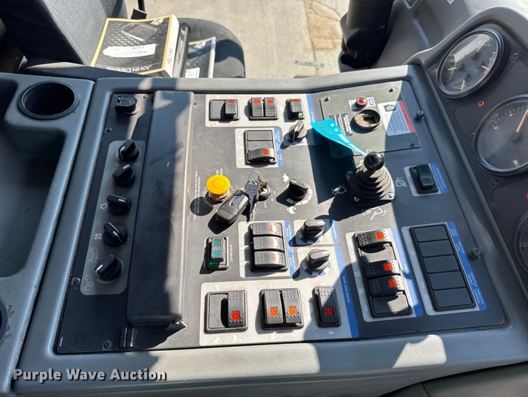 image for item ER0106 2013 Elgin Pelican Series NP street sweeper