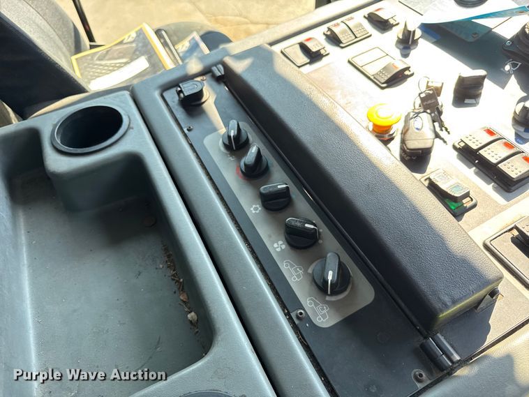 image for item ER0106 2013 Elgin Pelican Series NP street sweeper