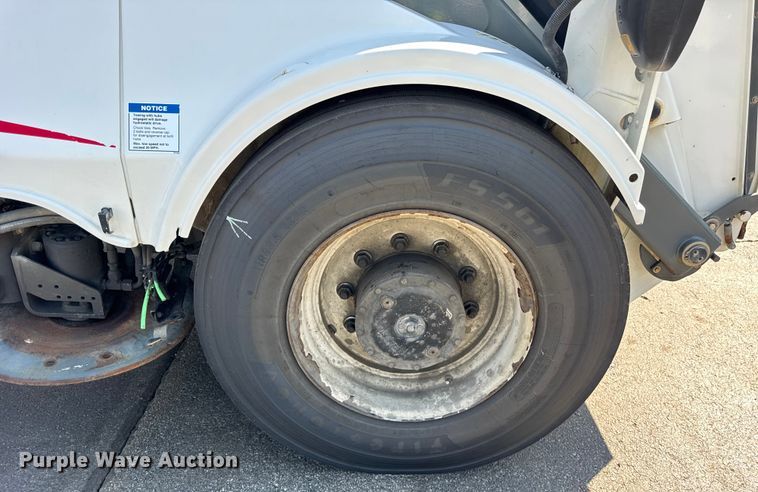 image for item ER0106 2013 Elgin Pelican Series NP street sweeper