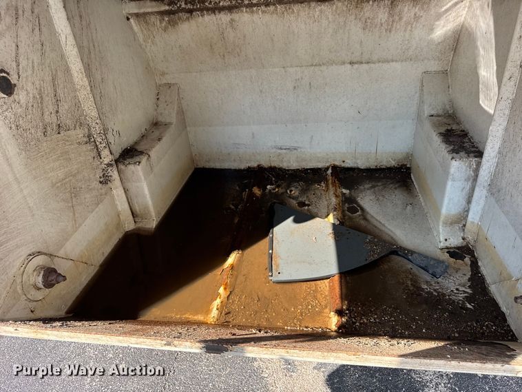 image for item ER0107 2009 Elgin Pelican Series NP street sweeper