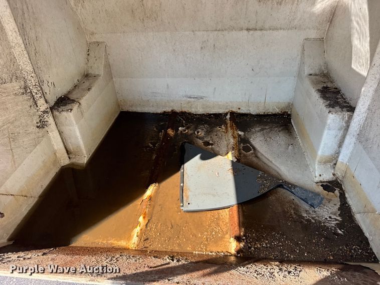 image for item ER0107 2009 Elgin Pelican Series NP street sweeper