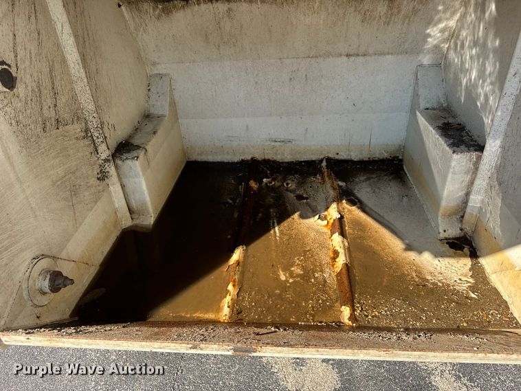 image for item ER0107 2009 Elgin Pelican Series NP street sweeper