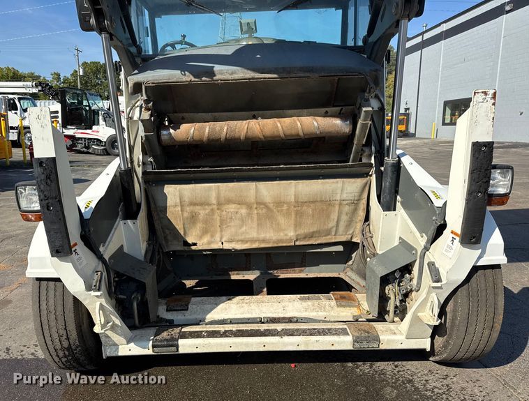 image for item ER0107 2009 Elgin Pelican Series NP street sweeper