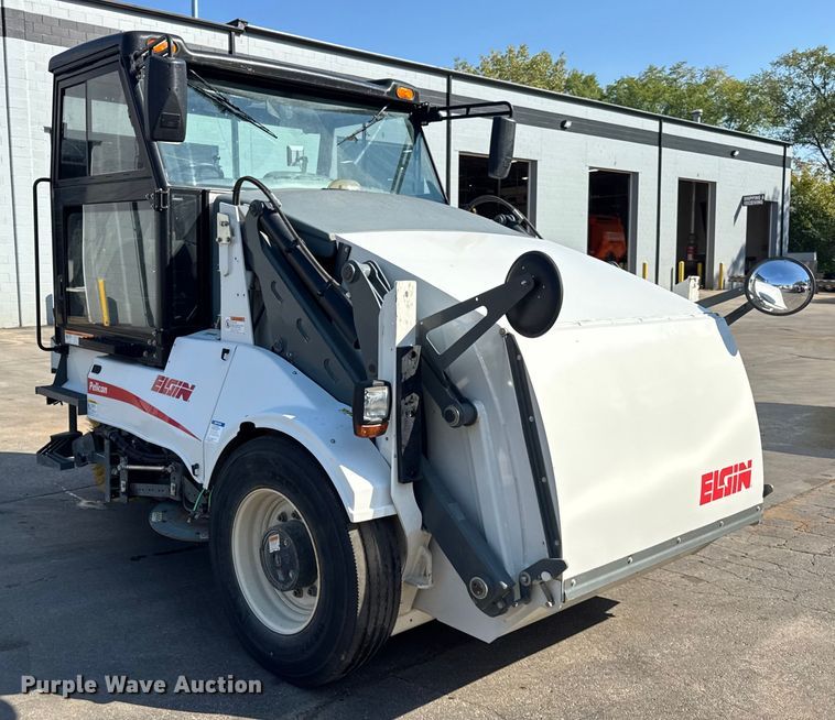 image for item ER0107 2009 Elgin Pelican Series NP street sweeper