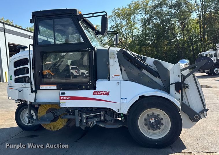 image for item ER0107 2009 Elgin Pelican Series NP street sweeper