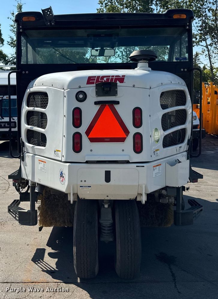 image for item ER0107 2009 Elgin Pelican Series NP street sweeper