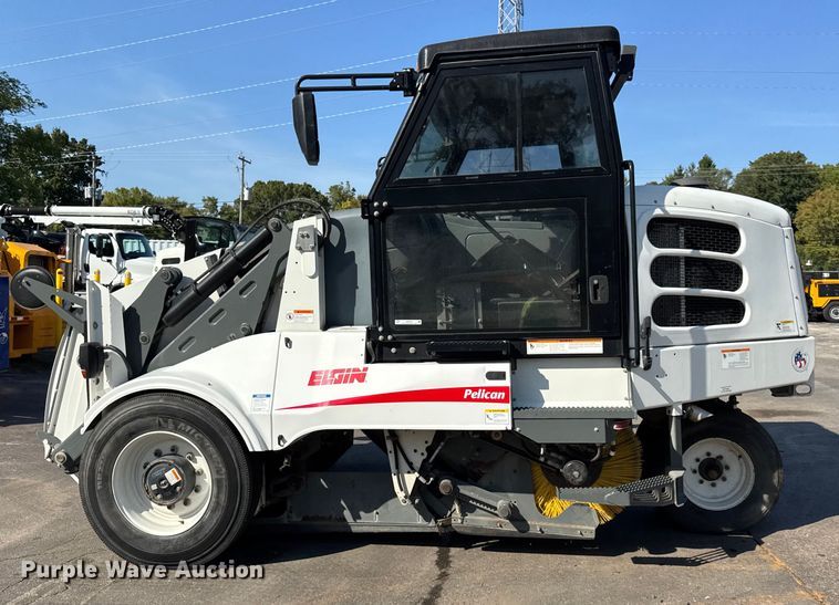 image for item ER0107 2009 Elgin Pelican Series NP street sweeper