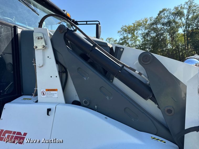 image for item ER0107 2009 Elgin Pelican Series NP street sweeper