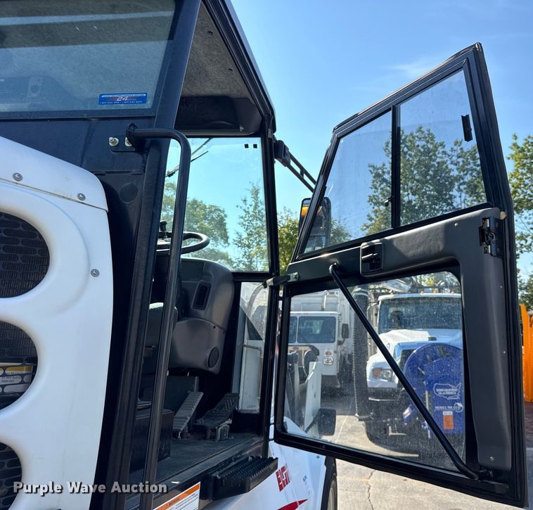 image for item ER0107 2009 Elgin Pelican Series NP street sweeper