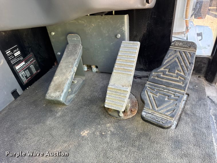 image for item ER0107 2009 Elgin Pelican Series NP street sweeper