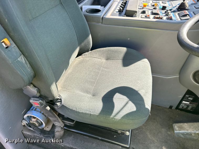 image for item ER0107 2009 Elgin Pelican Series NP street sweeper