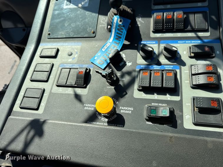 image for item ER0107 2009 Elgin Pelican Series NP street sweeper