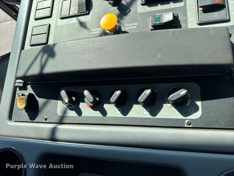 image for item ER0107 2009 Elgin Pelican Series NP street sweeper