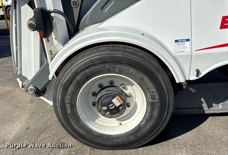 image for item ER0107 2009 Elgin Pelican Series NP street sweeper