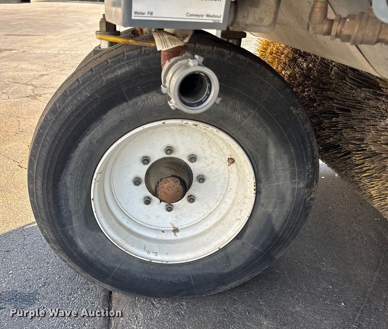 image for item ER0107 2009 Elgin Pelican Series NP street sweeper