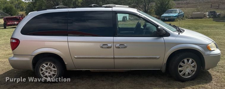 image for item ER2446 2006 Chrysler Town and Country van