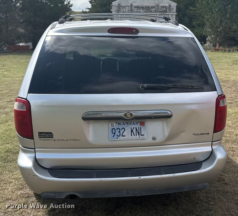 image for item ER2446 2006 Chrysler Town and Country van