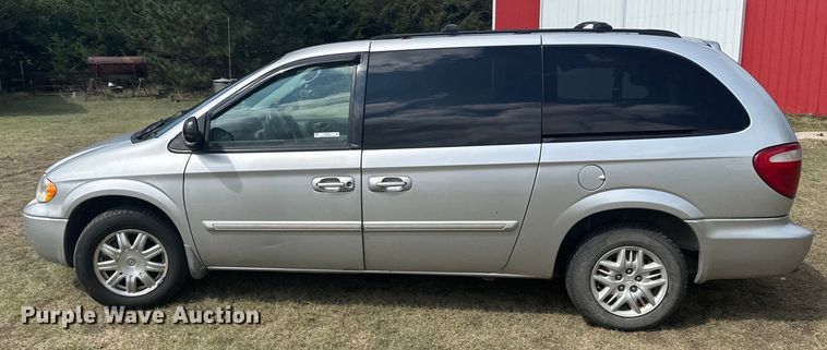 image for item ER2446 2006 Chrysler Town and Country van