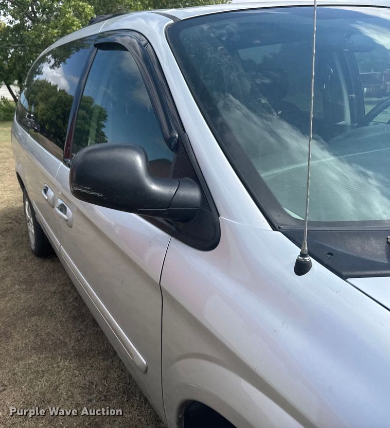 image for item ER2446 2006 Chrysler Town and Country van