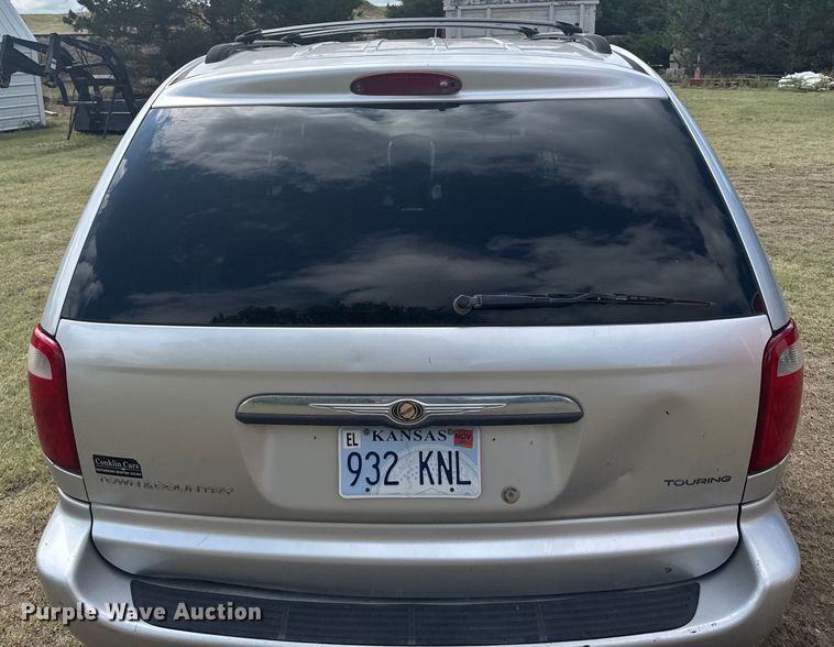 image for item ER2446 2006 Chrysler Town and Country van