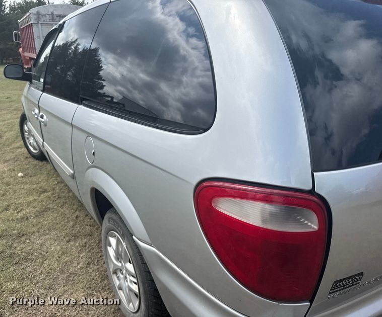 image for item ER2446 2006 Chrysler Town and Country van