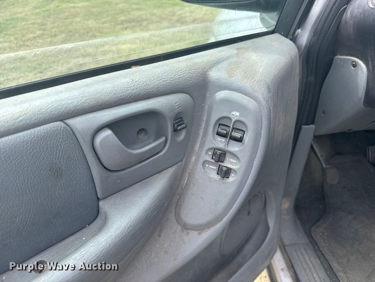 image for item ER2446 2006 Chrysler Town and Country van