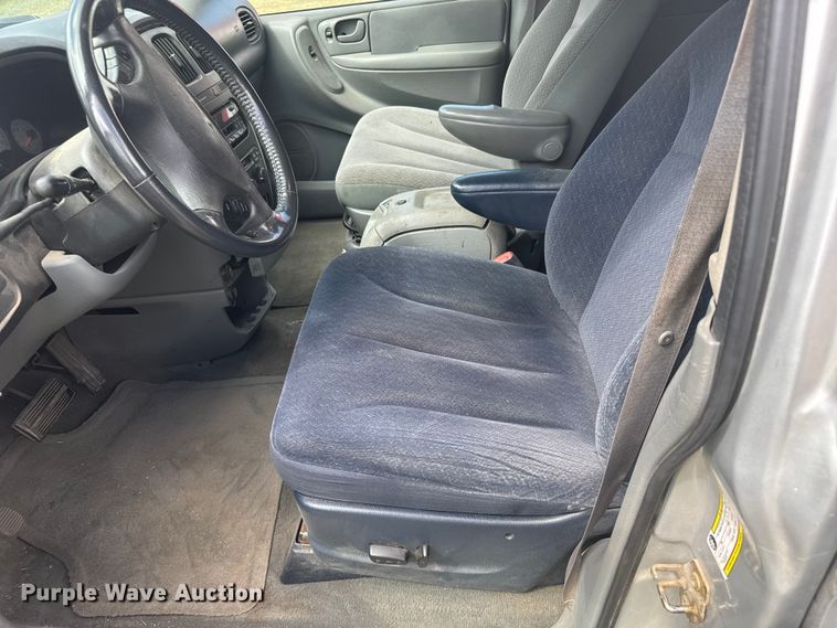 image for item ER2446 2006 Chrysler Town and Country van