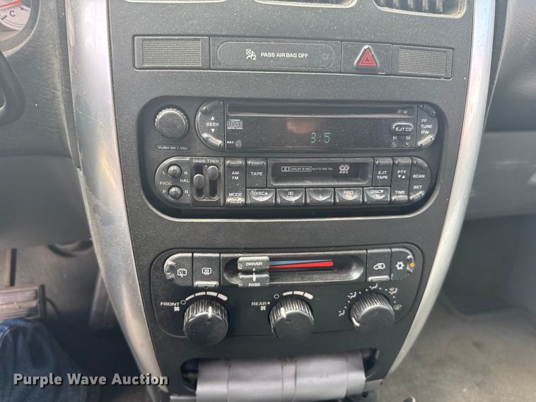 image for item ER2446 2006 Chrysler Town and Country van