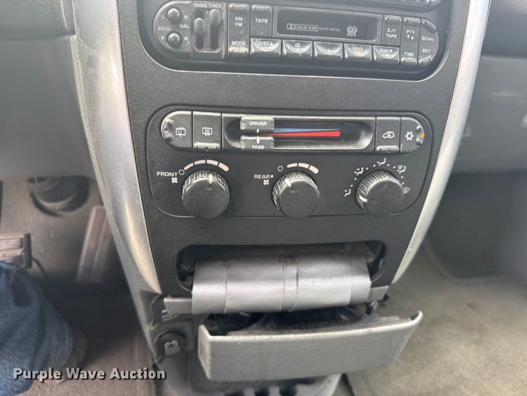 image for item ER2446 2006 Chrysler Town and Country van