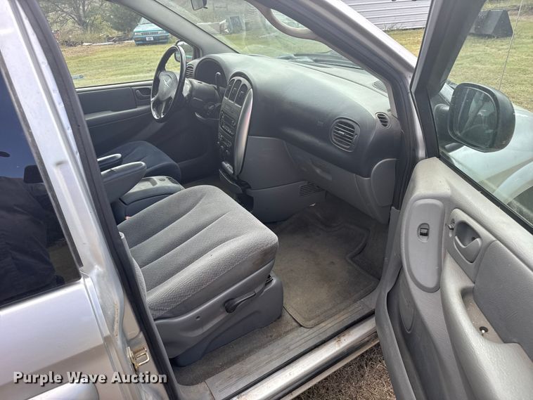 image for item ER2446 2006 Chrysler Town and Country van