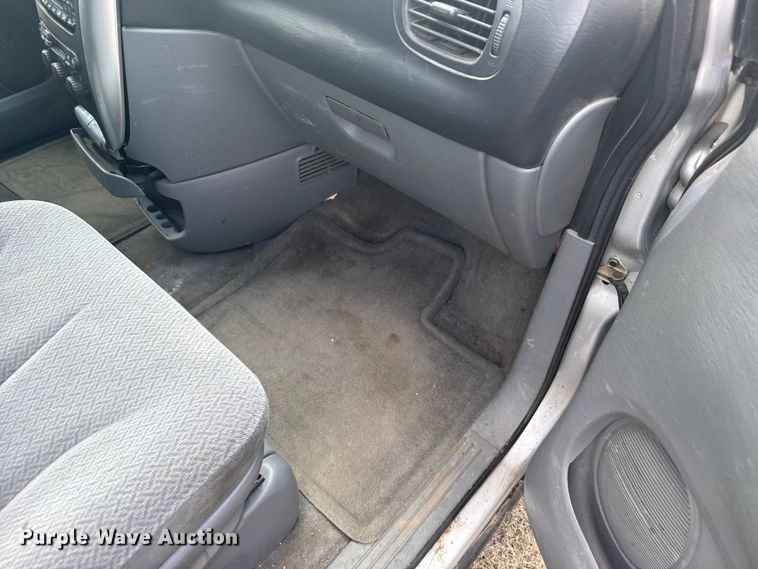 image for item ER2446 2006 Chrysler Town and Country van