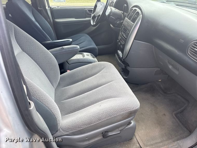 image for item ER2446 2006 Chrysler Town and Country van