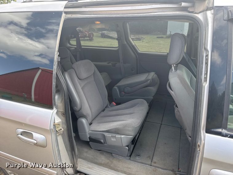 image for item ER2446 2006 Chrysler Town and Country van